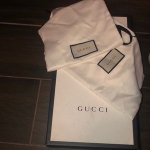 Woman’s Gucci pearl sneaker